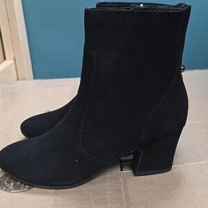 Easy Spirit Evolve Size 7 Black Suede Camile Heeled Ankle Booties